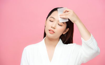Terlihat Mengkilap Inilah Penyebab Minyak Berlebih di Wajah