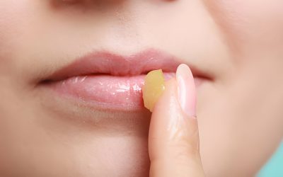 Cara Melembabkan Bibir Kering secara Alami